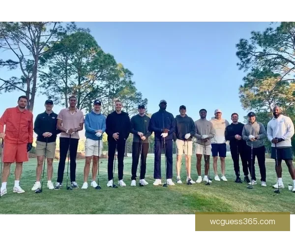 湖人全队互换球衣欢乐训练 东詹带头笑声不断 雷迪克透露卢卡对禁赛感到失望 湖人全队互换球衣欢乐训练 东詹带头笑声不断 雷迪克透露卢卡对禁赛感到失望